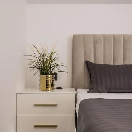 Golden Sunset - Exclusive 4-star *