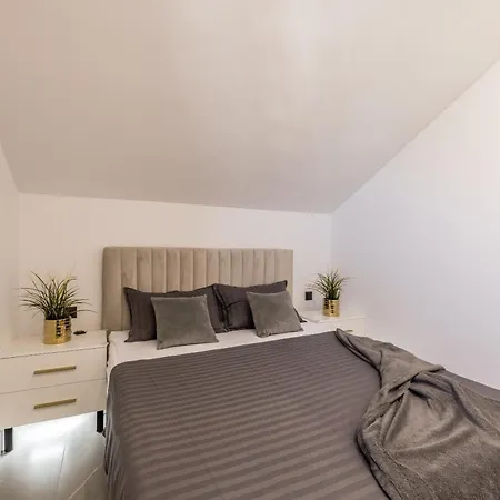 Golden Sunset - Exclusive 4-star Apartment *